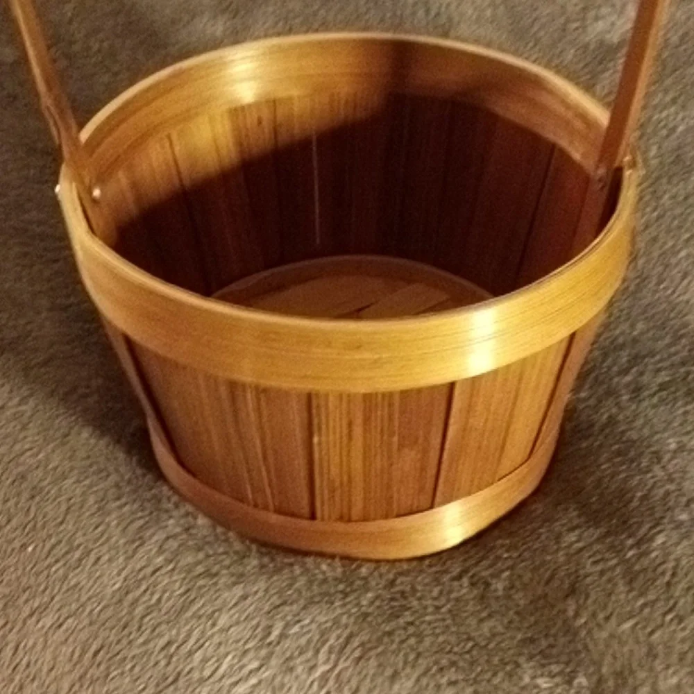 SMALL BASKET WITH HANDLE